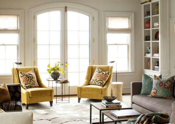 μοντέρνα στυλ σαλόνι με κίτρινα μαξιλάρια πολυθρόνας