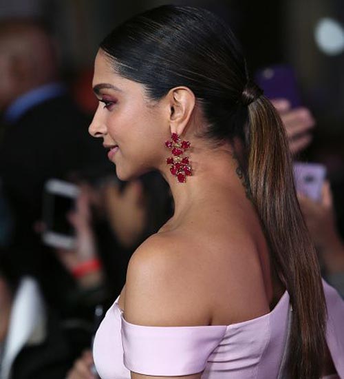 deepika padukone at kuyruğu