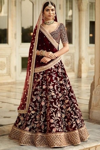 Maroon Velvet Lehenga Choli dizainas