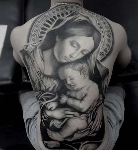 Marija laiko kūdikio Jėzaus tatuiruotę
