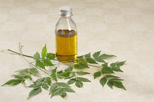 Neem aliejus niežtinantiems plaukams