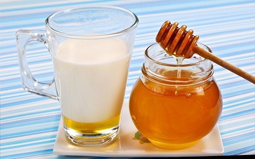 Medaus veido pakuotė naudojant žalią pieną ir citriną