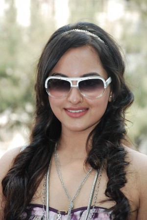 Makyajsız Sonakshi Sinha 7