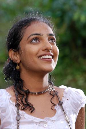 Nithya Menon be makiažo nuotraukų 9