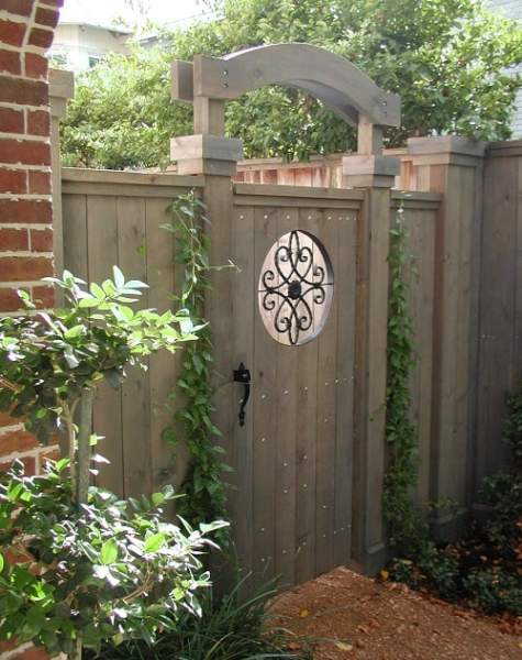 Açık Bahçe Kapısı