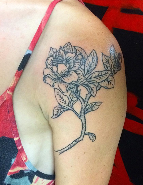 Išskirtinė Gardenia tatuiruotė ant peties