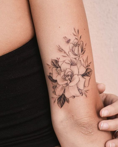 Elegantiškas Gardenia tatuiruotės dizainas
