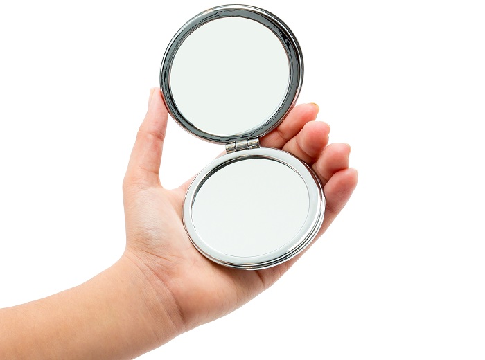 rankinio veidrodžio dizainas