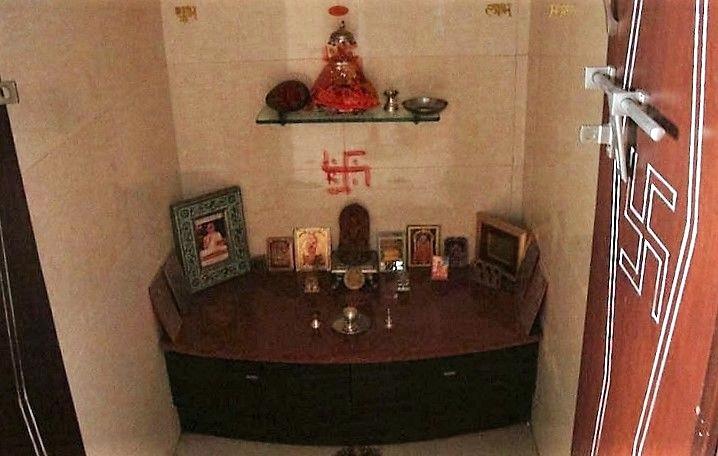 virtuvė su pooja kambario dizainu