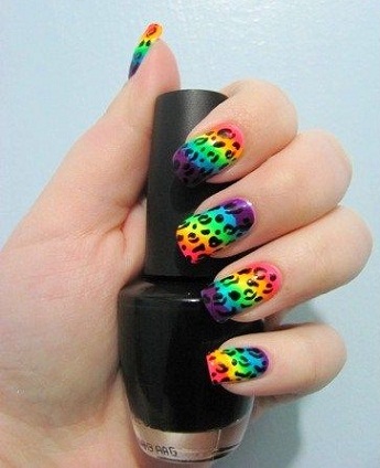 „Rainbow Leopard Print“ nagų dailės dizainas