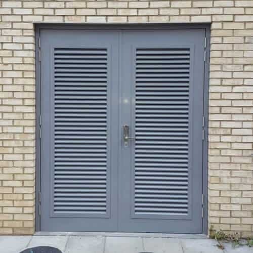 Metalinės Luvro durys