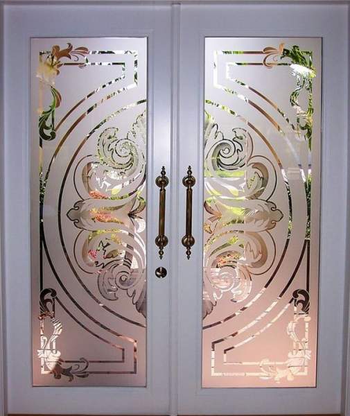 cam tasarımları ile pooja kapı
