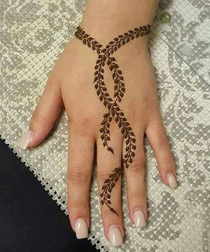 Yaprak Desenli Tek Satır Mehndi Tasarım