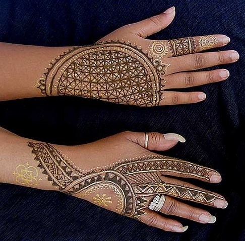 Tek Satır Mehandi Tasarımlarını Kontrol Eder