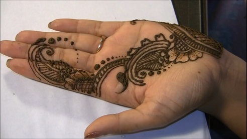 Sevimli Tek Satır Mehndi Tasarımı