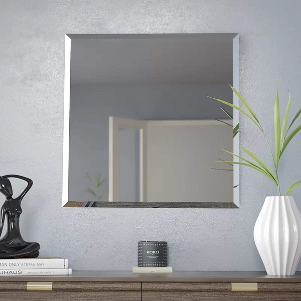 Paprastas kvadratinių veidrodžių dizainas