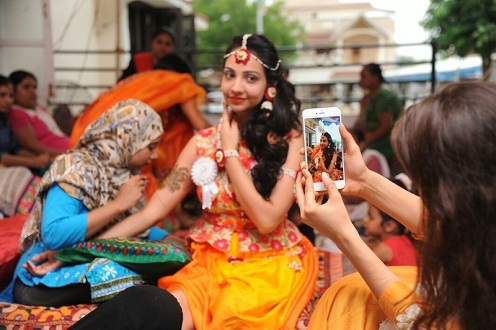 Famina Mehndi menininkė Ahmedabade
