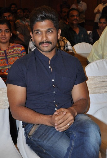 Allu Arjun @ Rudrama Devi Film Başarısı Meet Stills