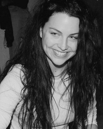 Amy Lee be makiažo3