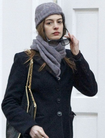 Anne Hathaway makyajsız 7