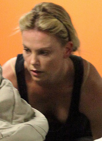 Charlize Theron Makyajsız 2