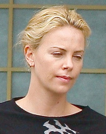 Charlize Theron Makyajsız 5