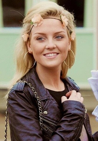 Perrie Edwards Makyajsız
