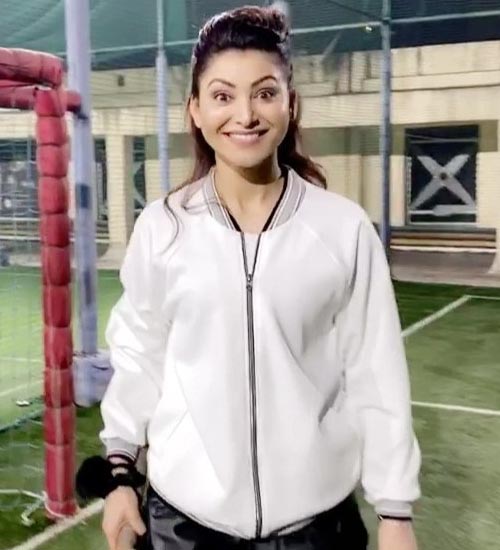 Urvashi Rautela Makyajsız 9