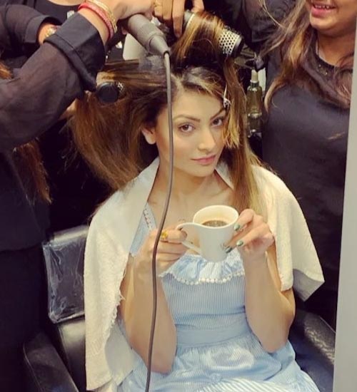 Urvashi Rautela Makyajsız 1