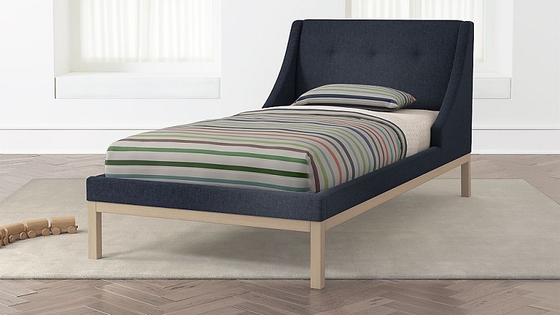 modernios lovos rogėmis