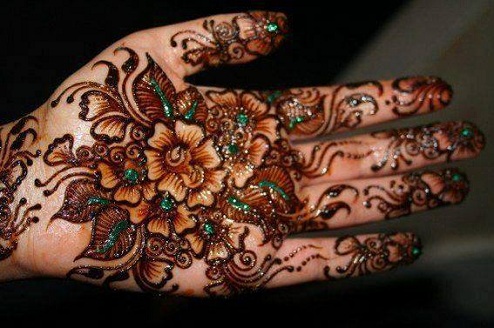 Blizgus Teej Mehndi dizainas