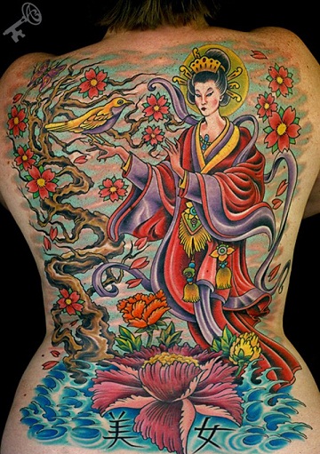 Tradicinė japonų tatuiruotė moterims