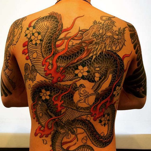 Erkekler için Japon Ejderha Dövme Tasarımı