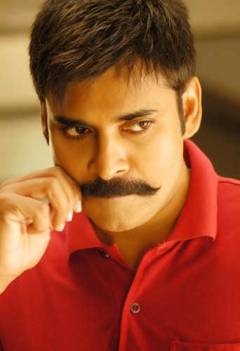 Pawan Kalyan su makiažu ir be jo 6