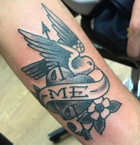 Meilės tatuiruočių dizainas