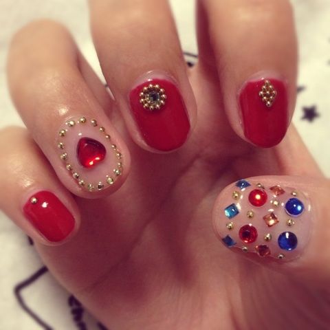 Taşlı Geleneksel Nail Art Tasarımları