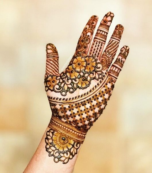 Visos rankos arabiškas Mehendi dizainas