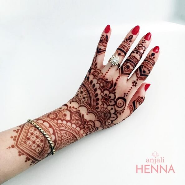 Elegantiškas arabiškas Mehndi dizainas