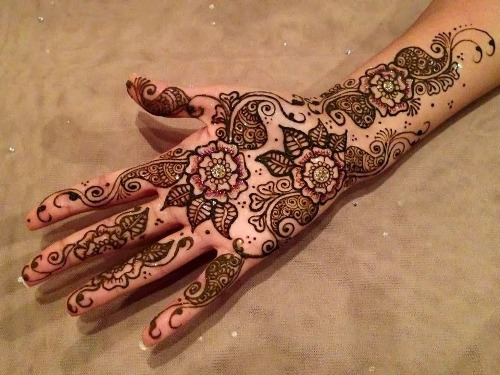 Šešėlinė ir blizganti Henna Mehndi