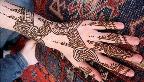 Rankinis actekų arabiškas Mehendi raštas