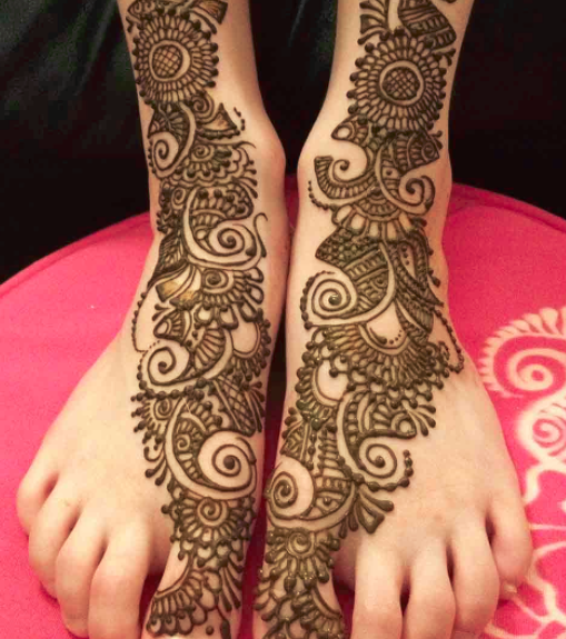 Arabiškas Mehndi dizainas kojoms