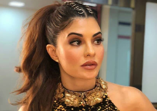 Jacqueline Fernandez aukšta uodega