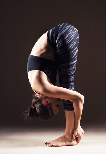 Standing Forward Bend - stres ve kaygıdan kurtulmak için yoga