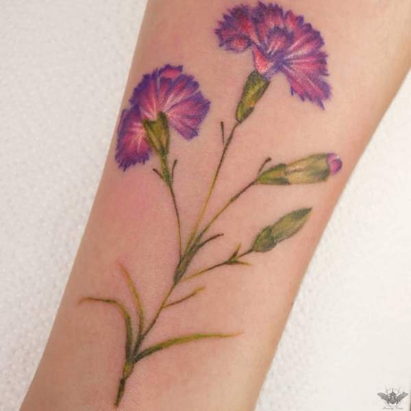 Gvazdikų tatuiruotė ant rankos