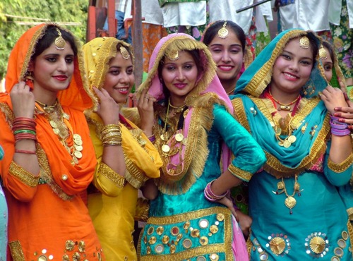 teeyan festivalis punjabe