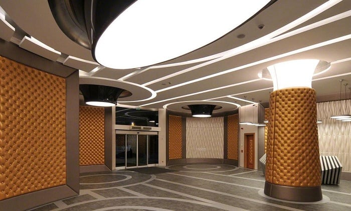 PVC lubų dizainas vestibiulyje