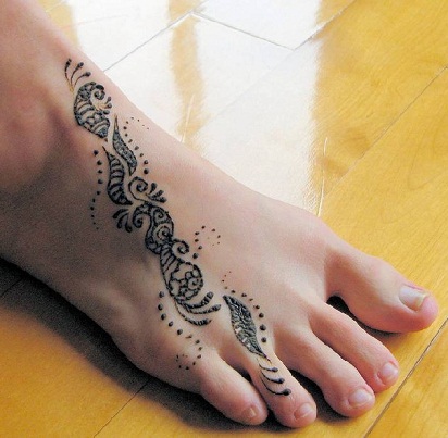 Pėdų tatuiruotės mehndi dizainas