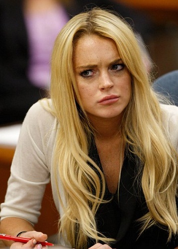 Lindsay Lohan be makiažo 7