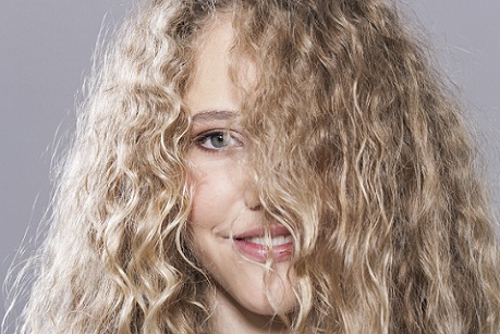 plaukų priežiūra vasarą-atsikratykite „The Frizz“