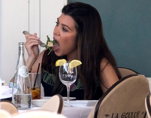 Kourtney Kardashian be makiažo 13